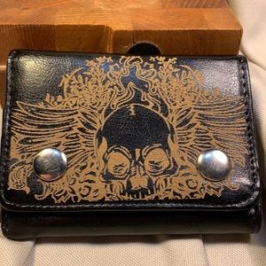 NWOT Scull/flames tri-fold real leather wallet